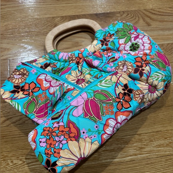 Vera Bradley handbag with two travel zipper bags - Picture 8 of 8